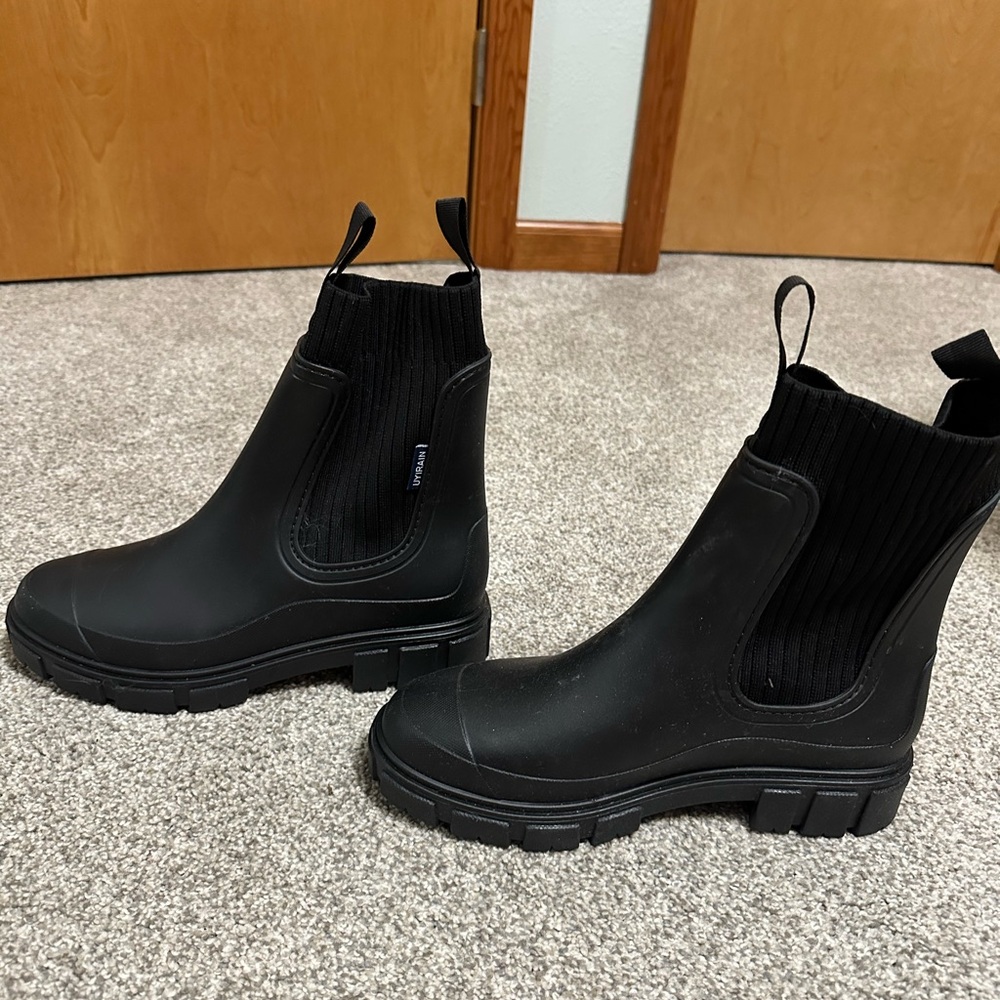 Women's Black Chelsea Ankle Rain Booties with Rib Knit Collar